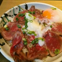 ぎんざ 阿吽 - 着丼で黄身ころりん 牛たたき@880