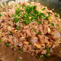 虎萬元 南青山店 - 北京風五目炒飯    噂に違わずパラパラな炒飯！ただ惜しむらくは折角の牛挽き肉が全体の食感を台無しにしてしまっているのでココは焼豚にするか敢えて肉無しでいい気がするなぁ！