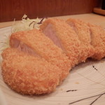 とんかつ 桔梗亭 - 薄い衣でジューシーロース