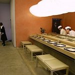 やま中・本店　鮨と日本料理　 - カウンター席に案内されました