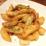 イタリアンバル シード - ポテトとエリンギのアンチョビ炒め