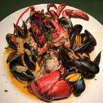 ワインレストラン ドミナス - 活きオマール海老のポワレ モンサンミッシェル産ムール貝のアメリケーヌソース