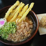 資さんうどん - 肉、ゴボ天うどん＆かしわおにぎり