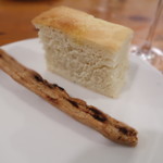 イタリア食堂 910 - グリッシーニとフォカッチャ