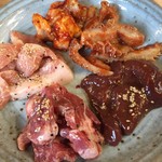 焼肉 まるいち - ホルモン盛り合わせ