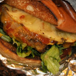 アンティーミー バーガー - バンスを上げると見えるパイナップル