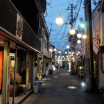 Fujiya - 店の前：かくみ小路