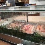 竹鮨 - ショーケース内の鮮魚