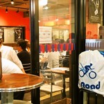 俺のフレンチ・イタリアン - お店の奥に特別席（通常のテーブル席）