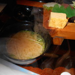 Senraku Zushi - 赤出汁と玉子