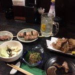 炭火焼鳥あずま - 明らかに頼みすぎな光景・・でも全部食べましたよ。おいしかった～