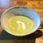 ジャム cafe 可鈴 - 青葉の冷スープ。使われている青葉は何と大根葉！