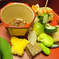 菊乃井 本店 - 八寸は初夏らしく目に鮮やかな青