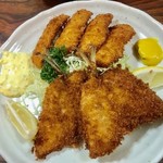 洋食いしだ - アジフライとイカフライ各400円は揚げたてサックサク