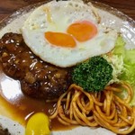 洋食いしだ - 手作りハンバーグ450円には追加で目玉焼きをトッピングという夢のコラボを実現