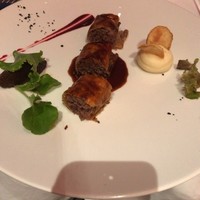 サンス・エ・サヴール - 牛肉の温かいパテ仕立て