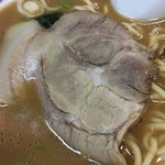 本場旭川ラーメン - 存在感のある美味しいチャーシュー。近頃はこんなチャーシューがなくなった。