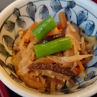 いせ源 - 山菜と鞘インゲンの煮物