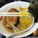 小林屋 小田原店 - 中太ちぢれ麺（手稲山の渓流水で仕込んだコシのある麺デス）