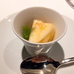 レフェルヴェソンス - 野っ原でひと休み〜桃、よもぎ、ヤギの乳