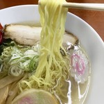 ラーメンだいおう - 煮干だし　麺アップ