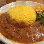 SPICY CURRY 魯珈 - 烏賊げそとオリーブとほうれん草のトマトマサラ