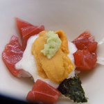 小松 弥助 - ウニとマグロの山かけ。雲丹が甘い。