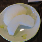 名代三角そばや - 梨まで剥いてもらっちゃって...ありがとうございます