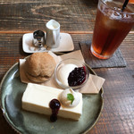 CAFE KICHI - レアチーズケーキとスコーン