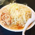 Mentobi Roppo - ラーメン 野菜、脂は普通 ニンニクは少なめ