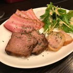 ファミーユ - 燻製3種盛り（ベーコン、鶏肉、豚肉）