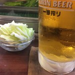 やきとり 大阪屋 - キャベツにビール