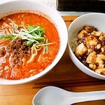 ちゃいセット（担々麺+ミニ麻婆丼）1,080円