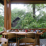 季節の素材 手打ちそば 岳 - キャンプ場が見えるテラス