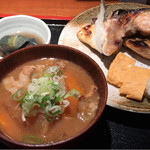 めしの助 - 日替わり焼魚定食(鮭かま塩焼き)