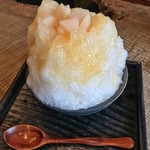 町家喫茶 三宅商店 - かき氷桃しろっぷ/550円