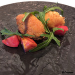 カーサ・デル・チーボ - ストラッキーノチーズを詰めた八戸産シュウリ貝のコトレッタ 