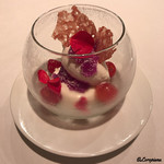 カーサ・デル・チーボ - ライチのミルクプリン バラのジェラートとジュレ添え 