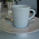 レストラン タテル ヨシノ - 帽子の様な珈琲のカップは意外に飲み易い。