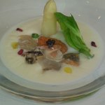 レストラン タテル ヨシノ 汐留 - アスパラが旬でしょう。