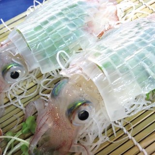 巨大な生簀には、玄海・五島などの10種類以上の鮮魚をご用意◎