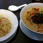 中国料理 翡翠宮 - 半カニチャーハンと冷やし担々麺