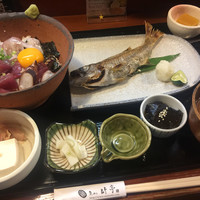魚めし 竹亭 - 盛り合わせセット。1800。かつお、いか、たこ美味しい