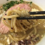 麺屋CHIKUWA - 菅野製麺所製の太麺