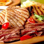 美味しいお肉と豊富なタパス CHEERS 三島店