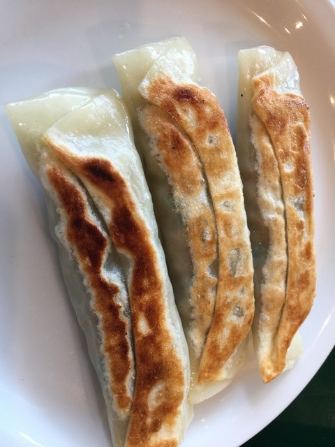 百香亭 - 鉄板饺子(300円)