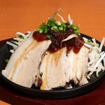 昭和堂 - 豚肉を柔らか煮込んだ肉の王様