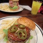 ヴィレッジヴァンガード ダイナー - ハワイアンローラーコースターバーガー、タワーオブパワーダッツバーガー