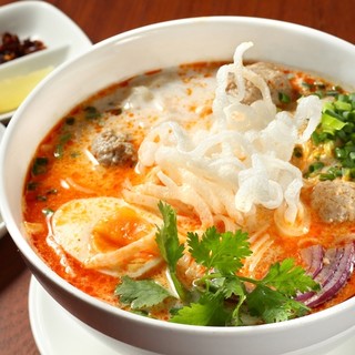 ヌードルやカレーなど、アジアンフードが多彩にラインアップ！