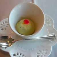 リストランテ・アルコ - アミューズ　本日の一口前菜
                　　　　　　グリンピースムース